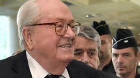 Jean-Marie Le Pen, fondateur du FN, au tribunal de Nanterre le 5 octobre 2016 pour contester son exclusion du parti