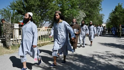 Des prisonniers talibans sont libérés de la prison de Bagram, le 26 mai 2020.
