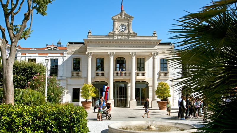 Le maire LR d'Arcachon "regrette profondément" ses insultes envers un élu écologiste mais dénonce "un coup monté"