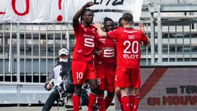 Doku et les joueurs de Rennes à Angers