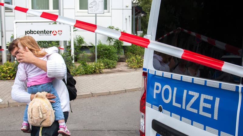 Plusieurs personnes, qui avaient été directement en contact avec le cas suspecté de virus Ebola à Berlin, doivent passer des tests de dépistage à l'hôpital.