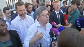 Jean-Luc Mélenchon fait ses premiers pas à l'Assemblée nationale.