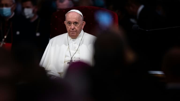 Le pape François lors d'une rencontre avec des évêques et des prêtres dans la cathédrale Saint Martin à  Bratislava (Slovaquie), le 13 septembre 2021