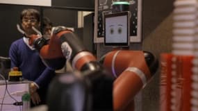  Le Japon ouvre le premier café tenu par un robot 