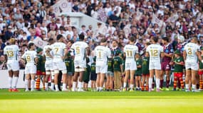 Une haie d'honneur pour l'arbitre d'UBB-Montauban le 20 septembre 2025