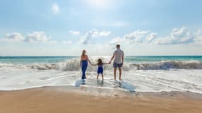 Dans certaines régions, les caissières, éboueurs, aides-soignantes qui ont été très sollicités pendant la pandémie pourront recevoir 300 euros de chèque vacances.