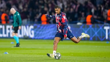 Presnel Kimpembe à l'échauffement avec le PSG avant un match de Ligue des champions, en février 2025.