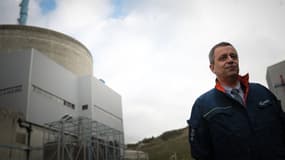 Luc Rémont, devant la centrale nucléaire de Penly à Petit-Caux le 9 décembre 2022
