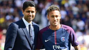 Nasser Al-Khelaïfi et Neymar lors de sa présentation au PSG, le 5 août 2017