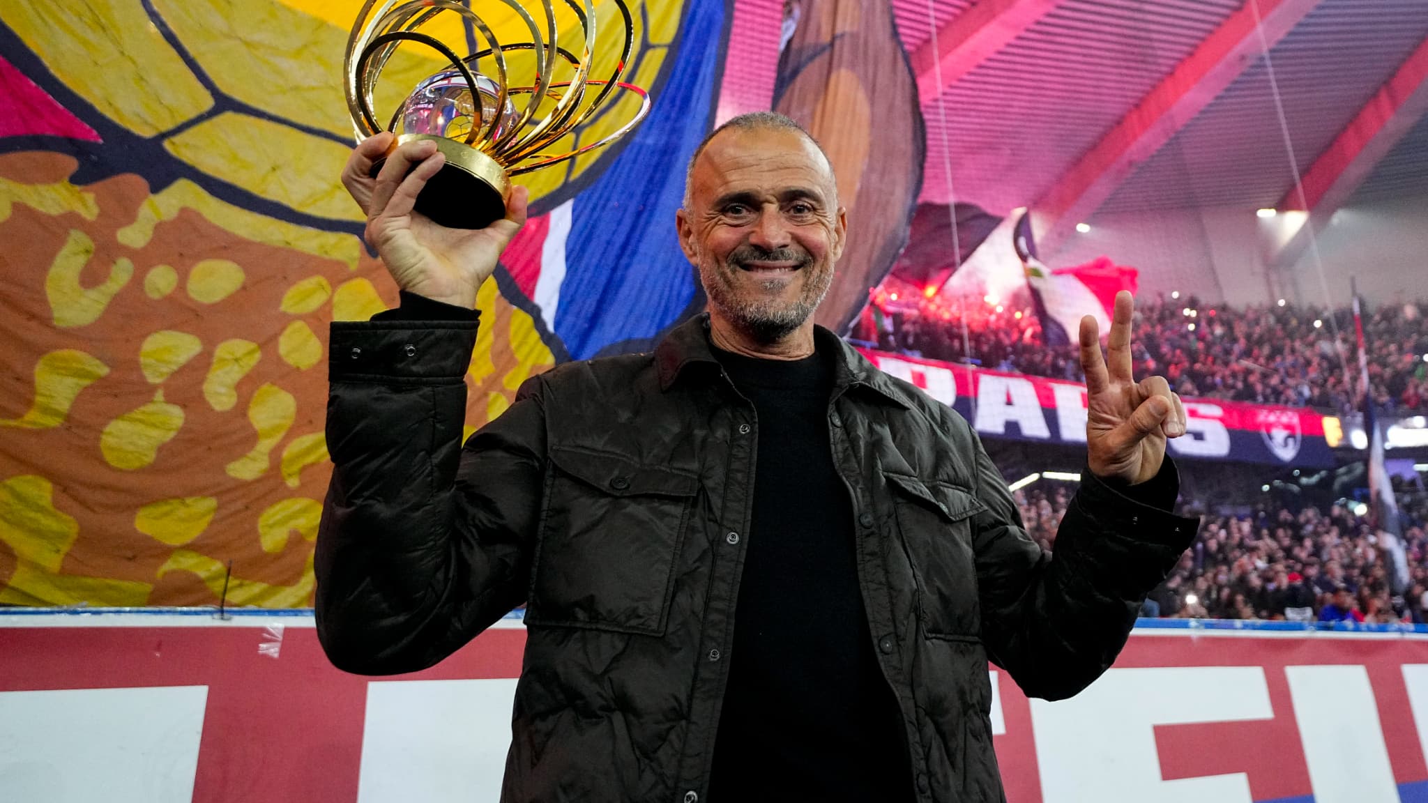 LE JOLI MESSAGE DE REMERCIEMENT DE LUIS ENRIQUE APRÈS LE TIFO DES SUPPORTERS DU PSG EN SON HONNEUR