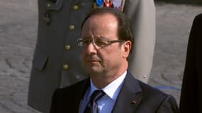 Le président français François Hollande, dimanche matin, lors du défilé du 14 juillet.