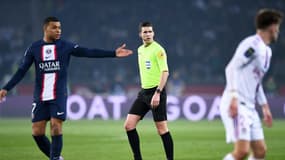 M. Letexier a subi le courroux des joueurs parisiens à la pause