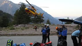 Les secours partent à la recherche des randonneurs pris dans l'éboulement du 10 juin dernier au GR20 (Corse).