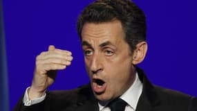Interrogé par France Info, Nicolas Sarkozy a rejeté les critiques émises, notamment par l'opposition, contre l'action des services de renseignement et de police dans la traque et la neutralisation du tueur. /Photo prise le 24 mars 2012/REUTERS/Gonzalo Fue