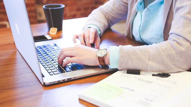Une récente étude CSA a évalué à près d'un quart les Français qui disent ne jamais naviguer sur internet ou difficilement.