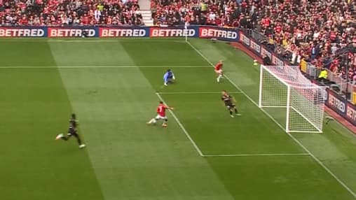 Le loupé de Mount lors de Manchester United-Lens Le loupé de Mount lors de Manchester United-Lens