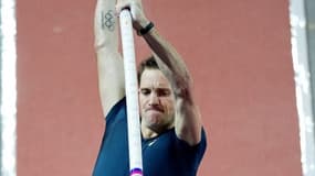 Renaud Lavillenie a battu le record du monde du saut à la perche samedi à Donetsk, en franchissant 6,16 mètres.