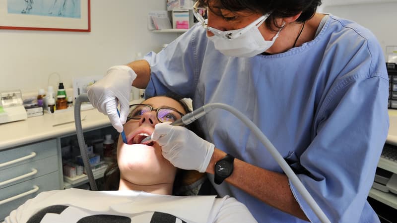 Patiente chez le dentiste. (illustration)