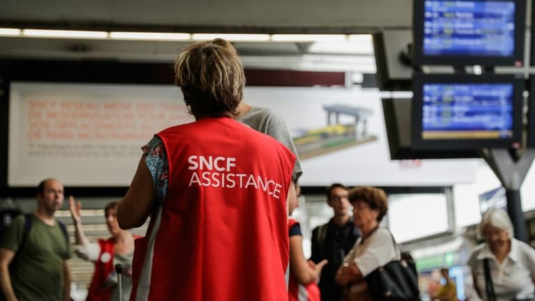 L'incendie d'un poste électrique alimentant la gare avait interrompu totalement le trafic ferroviaire vendredi, laissant des centaines de voyageurs bloqués sur place