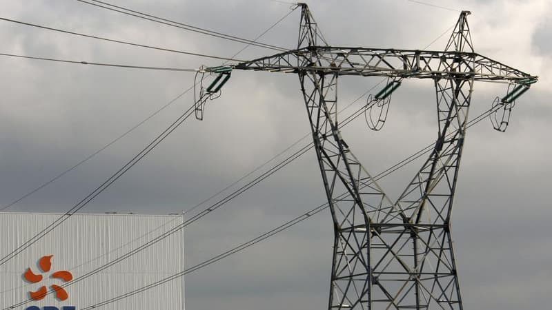 Quelque 135.000 foyers étaient privés d'électricité dimanche matin en France en raison des nouveaux orages qui se sont abattus dans la nuit sur une partie du pays. Météo France a maintenu dimanche 12 départements en alerte orange jusqu'à lundi matin, cont