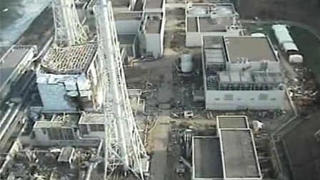 Vue de la centrale nucléaire de Fukushima-Daiichi, endommagée par le séisme et au tsunami qui ont frappé le nord-est du Japon le 11 mars. L'Agence internationale de l'énergie atomique (AIEA) veut tirer les leçons de l'accident survenu dans cette centrale