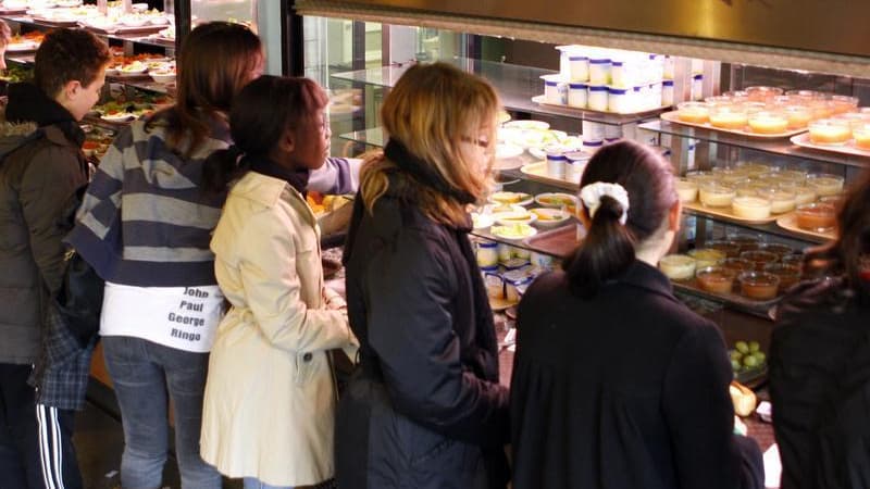 Le Défenseur des droits Dominique Baudis appelle dans un rapport publié jeudi au respect de l'égalité d'accès et de la neutralité religieuse au sein des cantines scolaires en France, après avoir été alerté par des cas de refus d'accès dans certaines commu