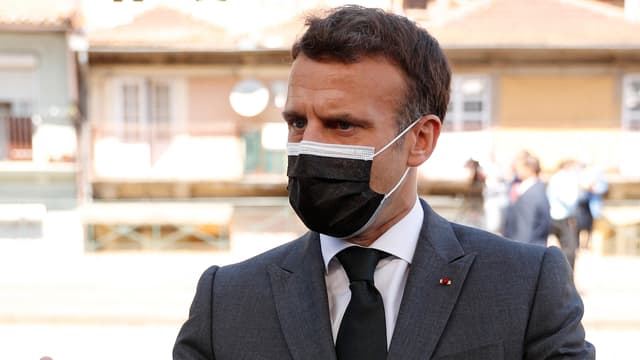 Emmanuel Macron lors de son arrivée au sommet social européen, organisé à Porto au Portugal, vendredi 7 mai 2021