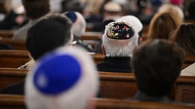 Des personnes de confession juive réunis lors d'un événement pour la libération des otages détenus par le Hamas, à la synagogue de la Victoire, à Paris, le 31 octobre 2023 (photo d'illustration).