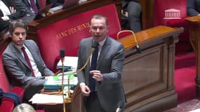 "Vous voulez ma tête?": la colère de Dussopt face aux députés LFI après l'image d'un ballon à son effigie