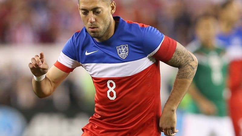 Clint Dempsey, l'attaquant des Etats-Unis, avec le nouveau maillot