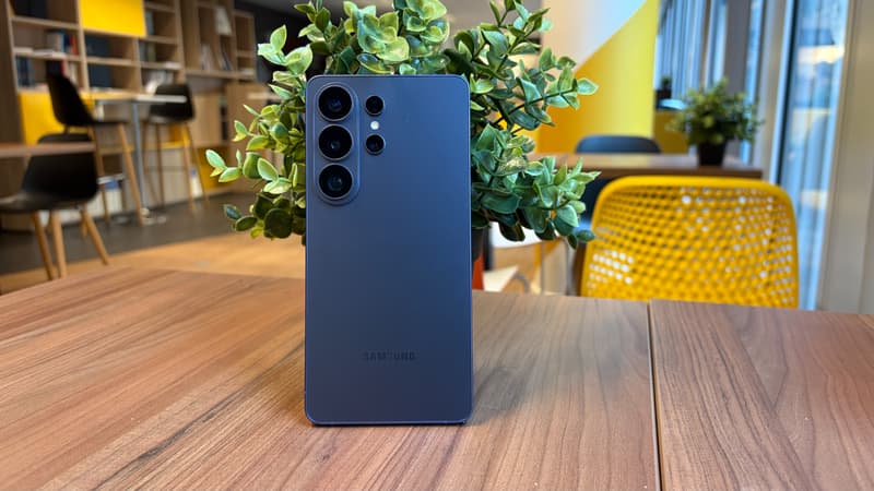 Finies les galères de transferts entre Android et iOS: les Galaxy S26 peuvent désormais partager directement des fichiers avec des iPhone, grâce à la technologie Airdrop, voici comme en profiter