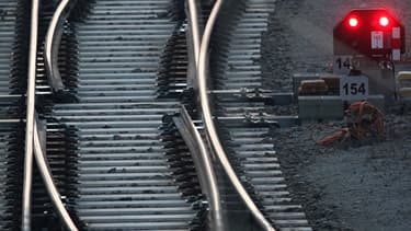 Le président de la SNCF, Guillaume Pépy, assimile la future hausse de la TVA sur les transports à "un impôt sur les billets de train".