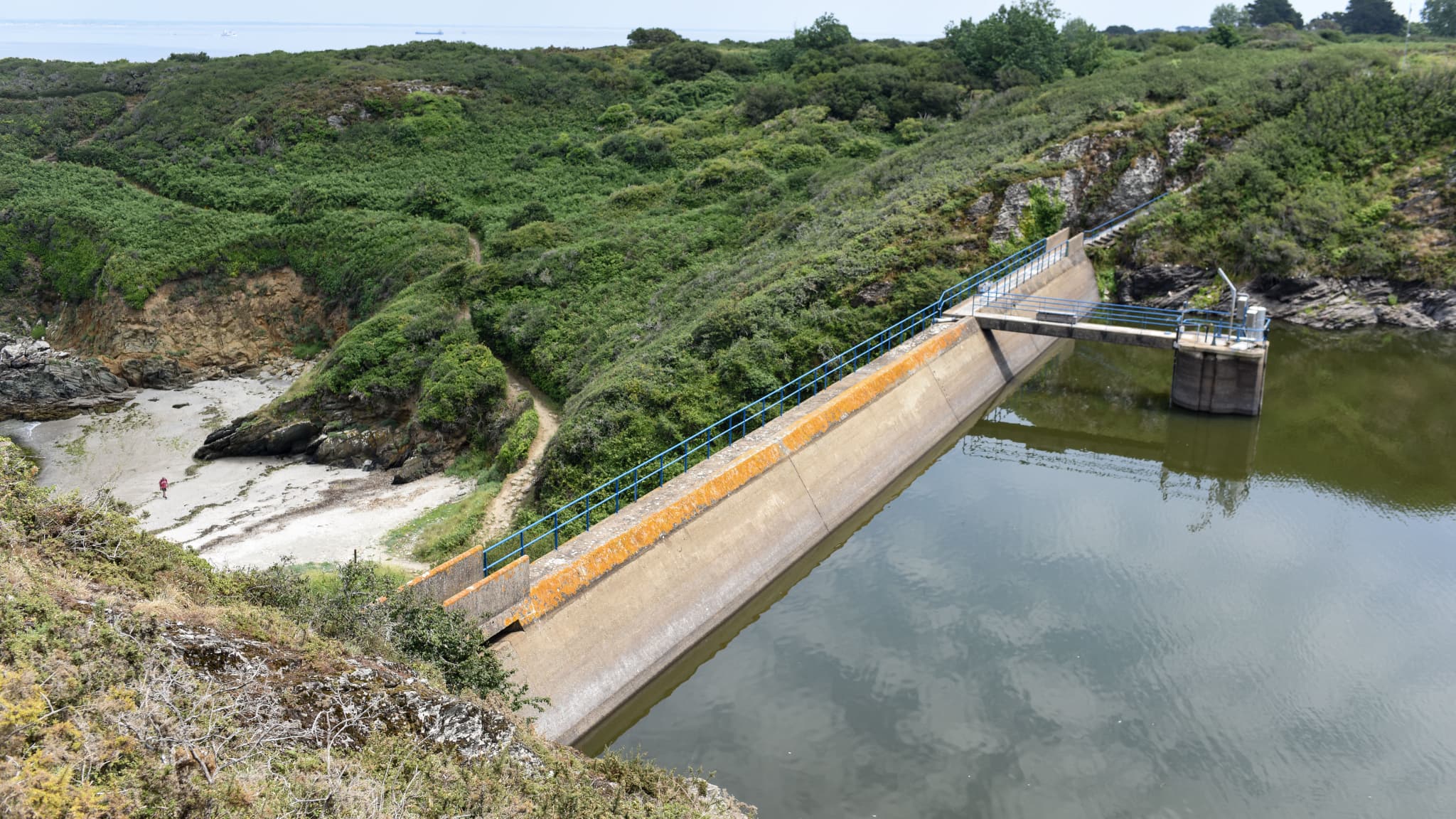La réserve d'eau de Port Melin à Groix, en Bretagne, le 21 juin 2022. La réserve d'eau de Port Melin à Groix, en Bretagne, le 21 juin 2022.