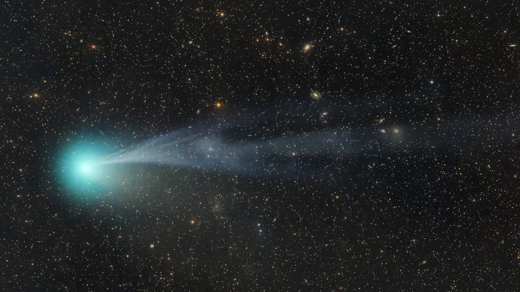 Diabelską Kometę, która jest trzy razy większa od Mount Everestu, można teraz zobaczyć z Ziemi
