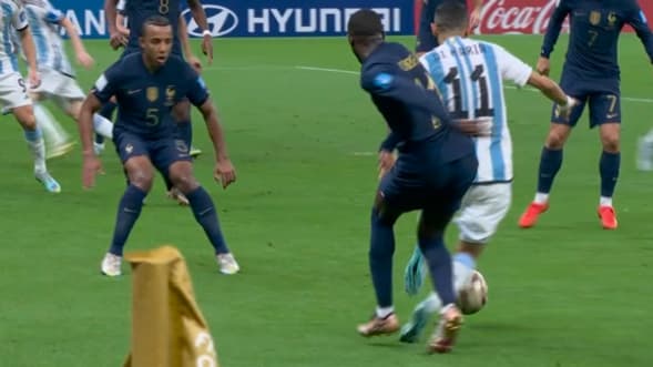 Y avait-il faute de Dembélé sur Di Maria en finale de Coupe du monde 2022 entre la France et l'Argentine ?