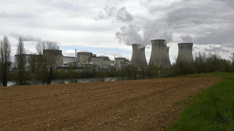 La centrale nudcléaire de Bugey (Ain) réduit la puissance de l'un de ses réacteurs.