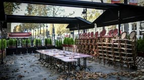 Un restaurant des Champs-Elysées fermé pour cause de confinement le 12 novembre 2020