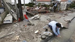 A Yves, près de La Rochelle, après le passage de la tempête Xynthia. La présidente de Poitou-Charentes, Ségolène Royal, a exigé vendredi la suspension du plan de zonage dans les communes touchées par Xynthia et des consultations avec les élus. /Photo pris