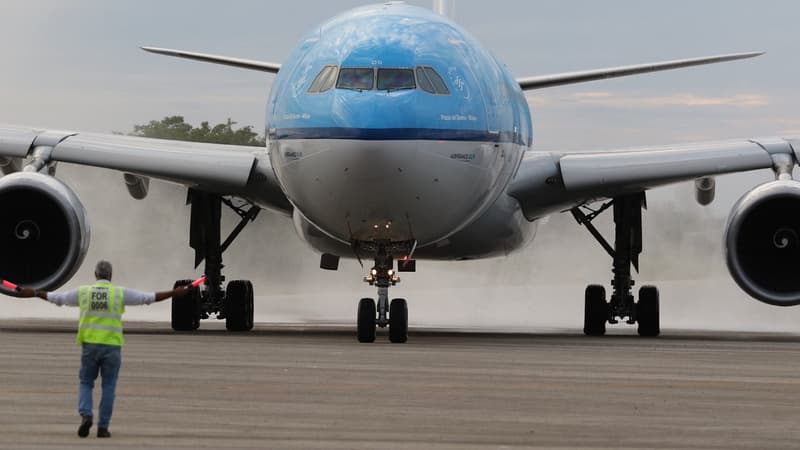 La prise de participation du gouvernement néerlandais dans Air France-KLM "s'est faite sans information du conseil d'administration ni du gouvernement français", a déclaré le ministre de l'Economie Bruno Le Maire.

