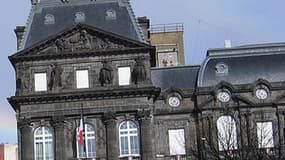 La mairie de Clermont-Ferrand a enregistré en 1993 un mariage entre deux hommes.