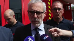 Le préfet de la Marne, Henri Prévost, ce mardi 4 juin 2024 devant l'école de Fère-Champenoise où plus de 60 élèves ont été intoxiqués.