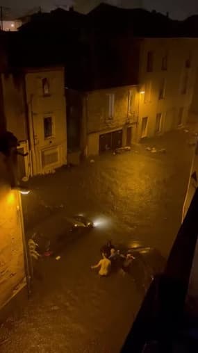 Agen: des voitures bloquées dans les inondations - Témoins BFMTV