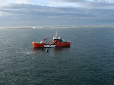 Le navire de sauvetage Ridens a récupéré 22 personnes qui tentaient de traverser la Manche samedi 4 mai, au large de Calais.