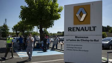 Les salariés de Renault manifestent ce mercredi dans la ville de Choisy-le-Roi en banlieue parisienne pour protester contre la fermeture annoncée de leur usine.