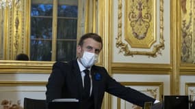 Emmanuel Macron dans son bureau à l'Elysée.