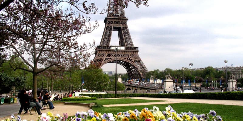 Paris et la Tour Eiffel au printemps.