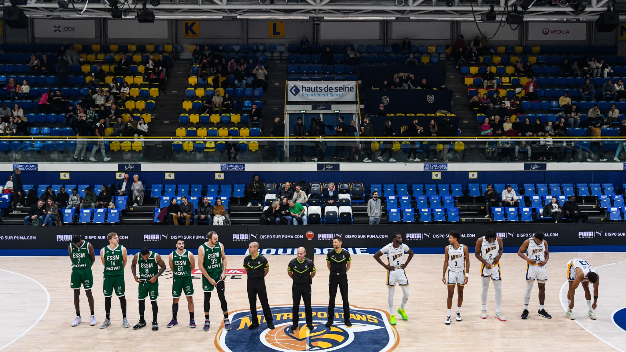 Les tribunes dégarnies de Marcel-Cerdan lors du match de Betclic Elite entre Boulogne-Levallois et Le Portel, le 07/11/2023