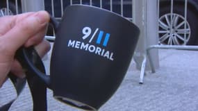 Une tasse estampillée "9/11 Memorial" vendue au musée du 11-Septembre à New York.