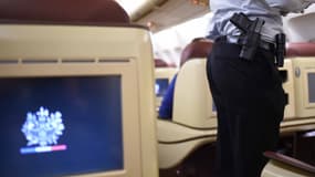 Un membre du GSPR, dans l'avion présidentiel, le 3 novembre 2015.