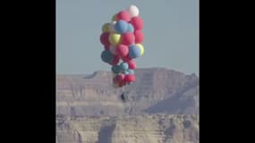  Accroché à des ballons, un célèbre magicien américain s’envole à 7500 mètres d’altitude 